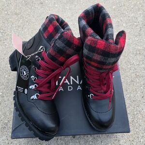 Santana Leather Canada  Insulated Black and Red Plaid Winter Boots Women Size 7